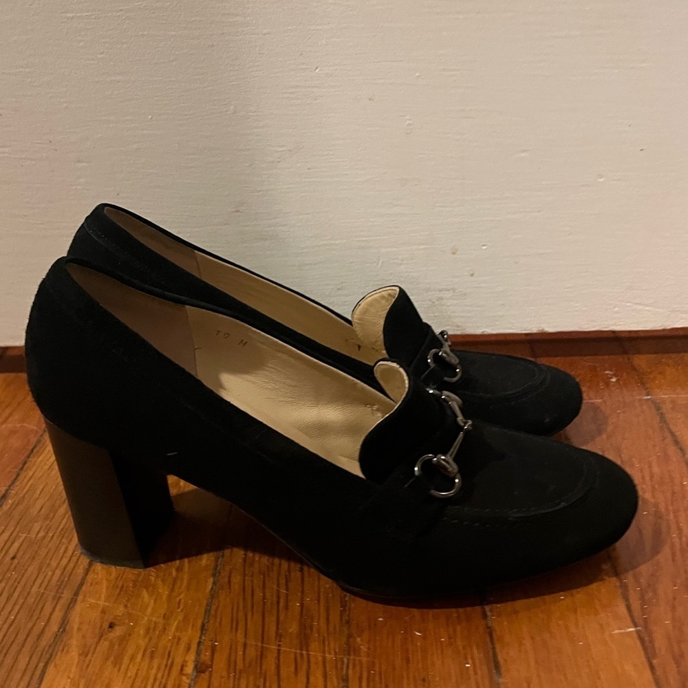 Heeled suede loafers with buckle